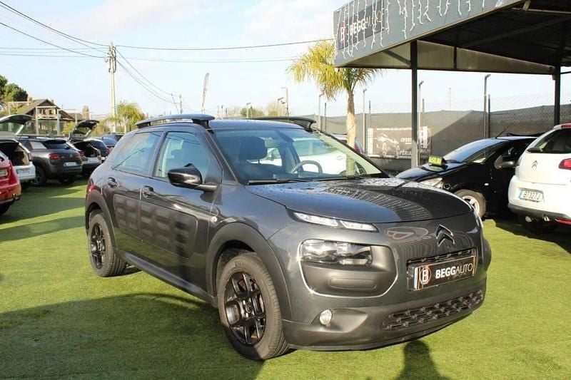 Usado Citroën C4 Cactus 100 HP (73 kW) 2015 Cinzento Citadino