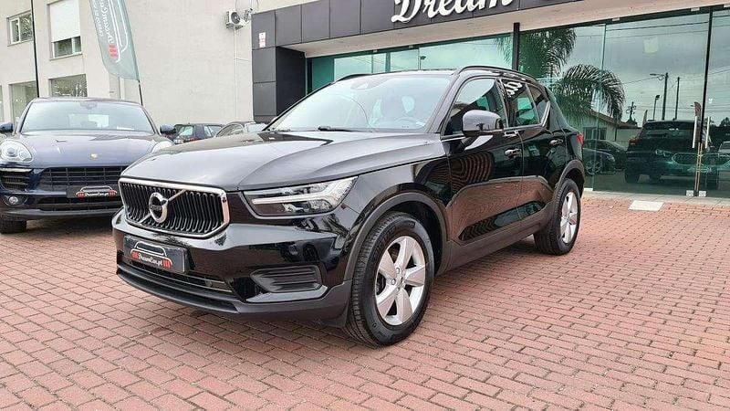 Usado Volvo XC40 Momentum 129 HP (94 kW) 2021 Preto SUV
