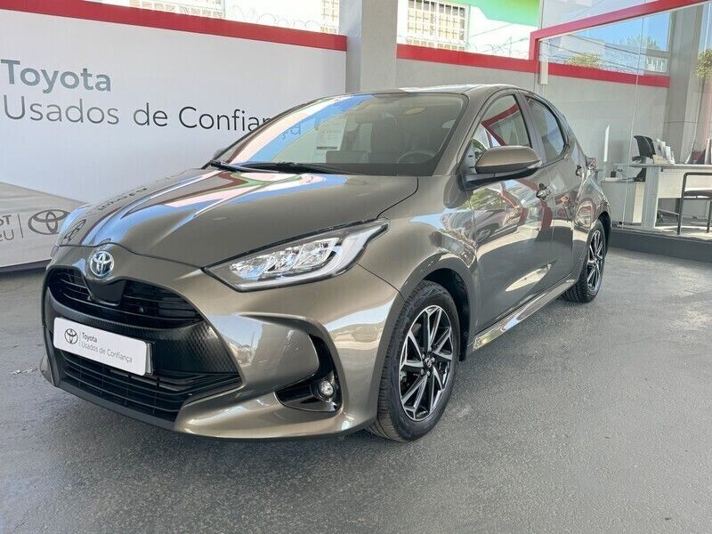 Bronze (pintura metalizada) Usado 2022 Toyota Yaris Sedan | € 22.250 (Preço justo) - Imagem 1/4