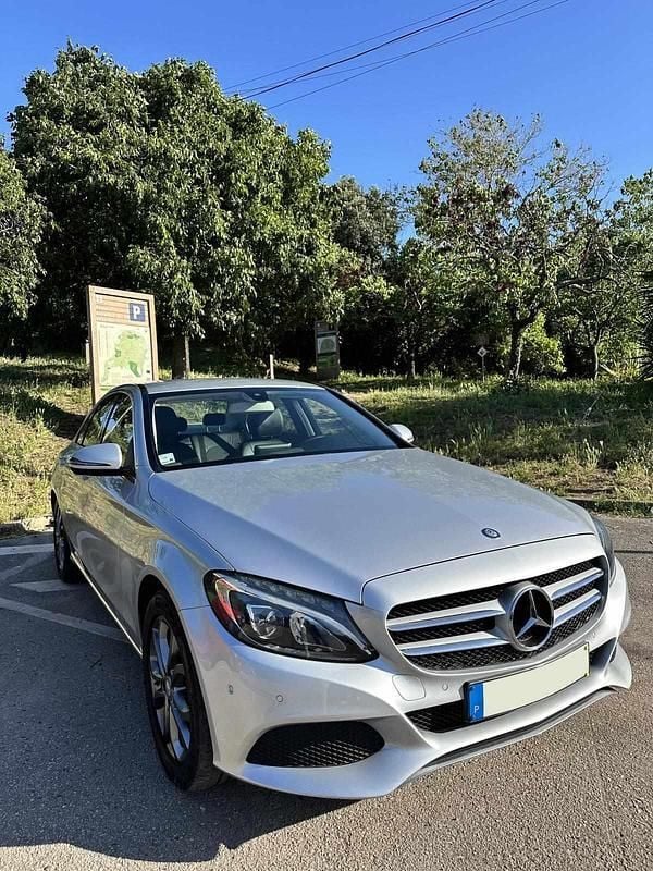 Cinzento Usado 2015 Mercedes C200 Sedan | € 17.500 (Preço justo) - Imagem 1/4