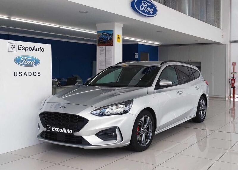 Cinzento Usado 2018 Ford Focus ST-Line Carrinha | € 16.750 (Preço justo) - Imagem 1/4