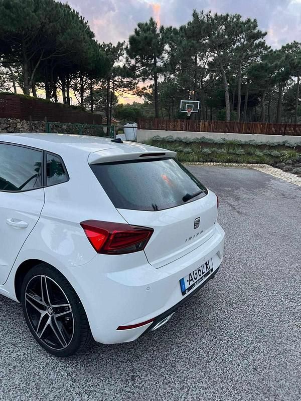 Usado Seat Ibiza 110 HP (80 kW) 2021 Branco Citadino