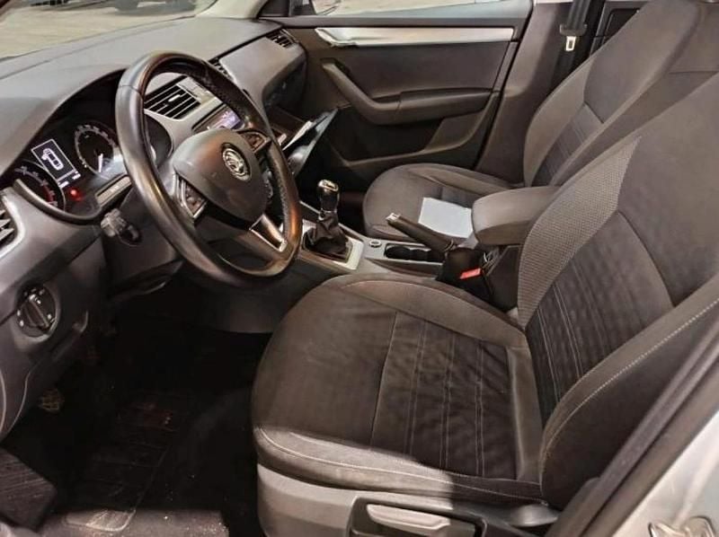 Usado Skoda Octavia 115 HP (84 kW) 2019 Cinzento