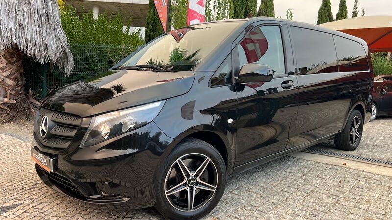 Preto Usado 2021 Mercedes Vito Monovolume | € 44.950 - Imagem 1/4