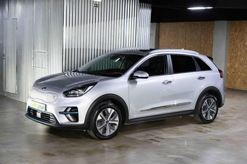 Cinzento Usado 2022 Kia e-Niro SUV | € 24.990 (Preço justo) - Imagem 1/4