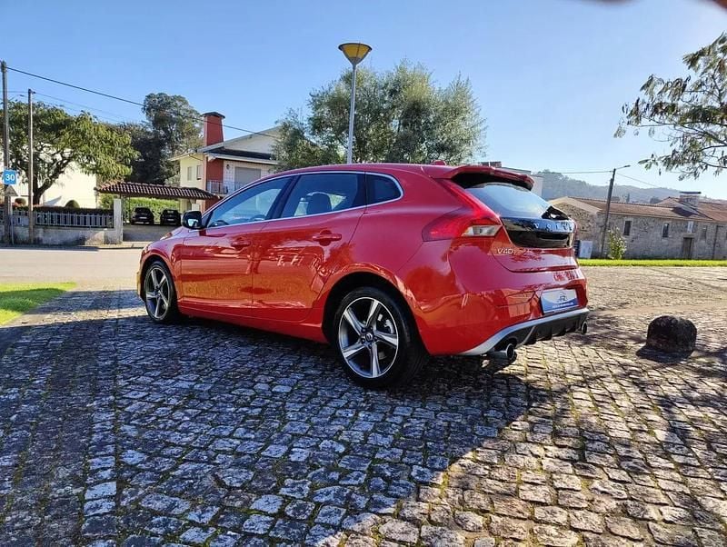 Usado Volvo V40 152 HP (111 kW) 2016 Vermelho Carrinha