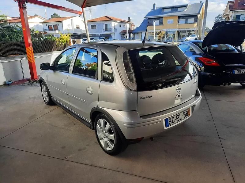 Usado Opel Corsa Cosmo 80 HP (58 kW) 2006 Cinza SUV