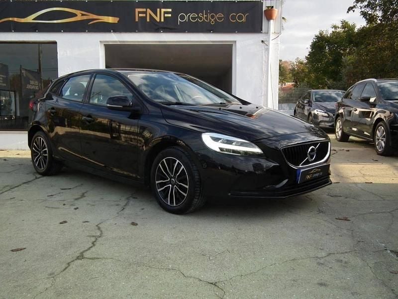 Usado Volvo V40 150 HP (110 kW) 2019 Preto