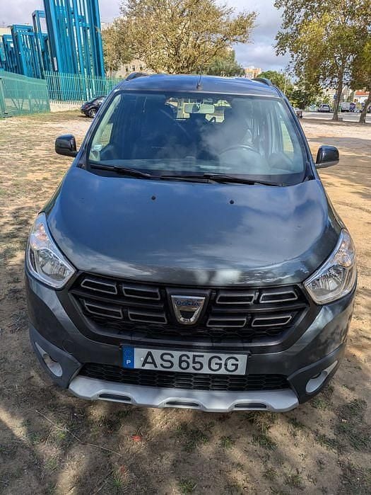 Usado 2018 Dacia Lodgy Monovolume | € 12.000 - Imagem 1/4