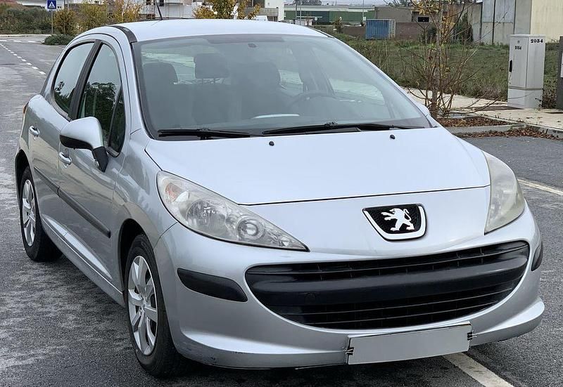 Usado 2008 Peugeot 207 Sedan | € 3.799 (Preço justo) - Imagem 1/4