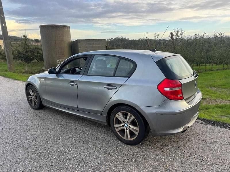 Cinzento Usado 2008 BMW 118 Citadino | € 5.970 (Bom preço) - Imagem 1/4