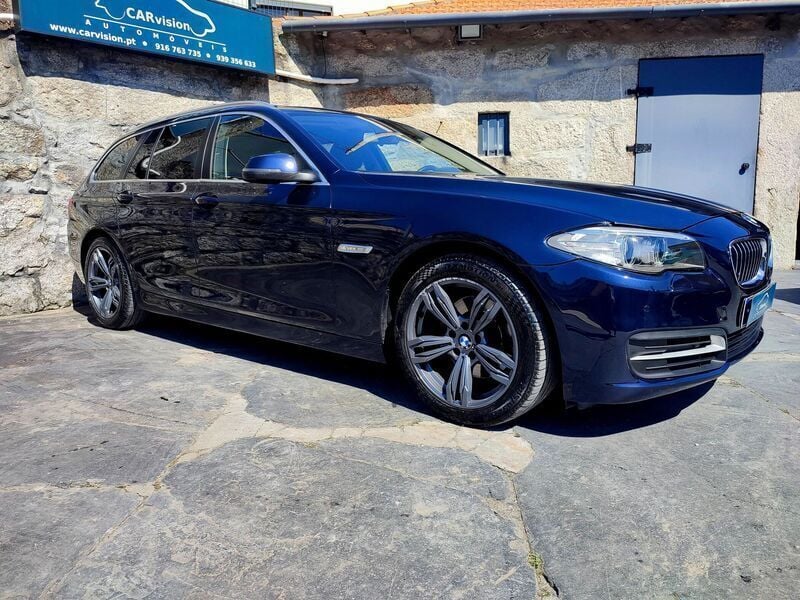 Azul Usado 2015 BMW 520 Gran Turismo Luxury Line Sedan | € 17.751 - Imagem 1/4