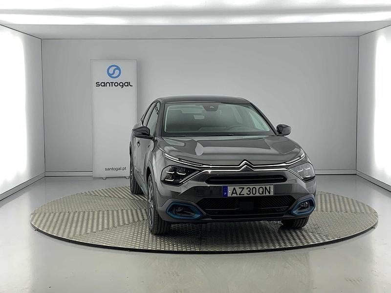 Cinzento Usado 2023 Citroën e-C4 Shine Citadino | € 24.990 (Preço elevado) - Imagem 1/4