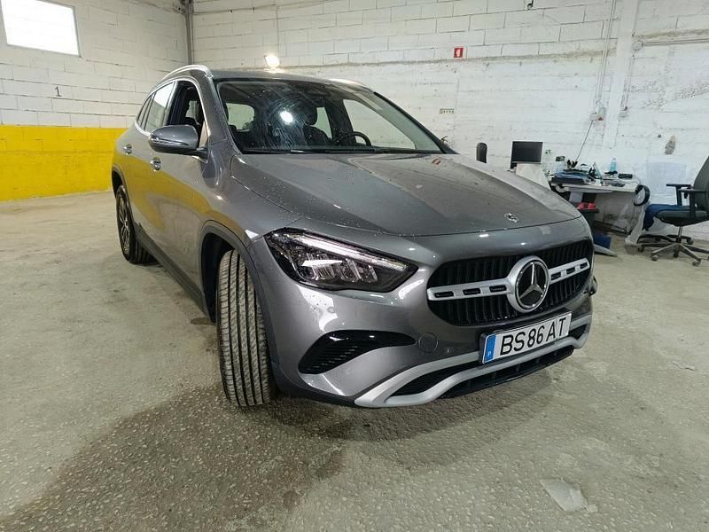 Usado Mercedes GLA180 116 HP (85 kW) 2025 Cinza SUV