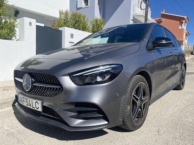 Usado 2021 Mercedes B250e AMG Monovolume | € 27.500 - Imagem 1/4