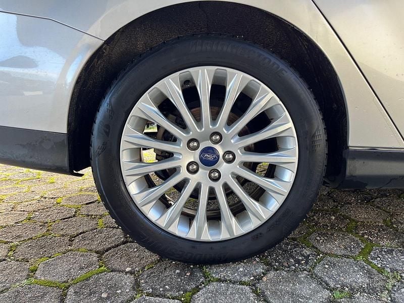 Usado Ford Focus Titanium 125 HP (91 kW) 2014 Cinza Carrinha