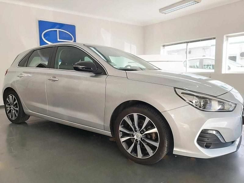 Usado Hyundai i30 120 HP (88 kW) 2019 Cinzento Citadino