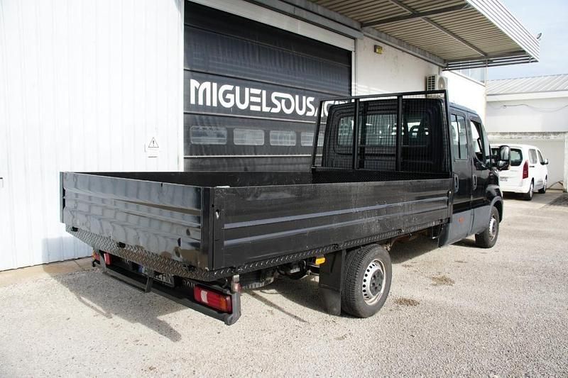 Usado Iveco Daily 160 HP (117 kW) 2023 Preto