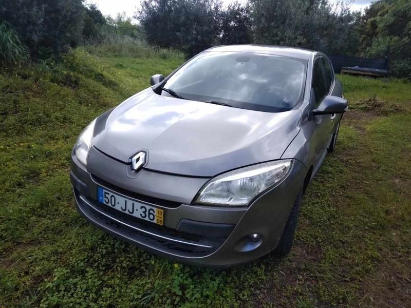 Cinzento Usado 2010 Renault Mégane III Citadino | € 5.250 (Preço justo) - Imagem 1/4