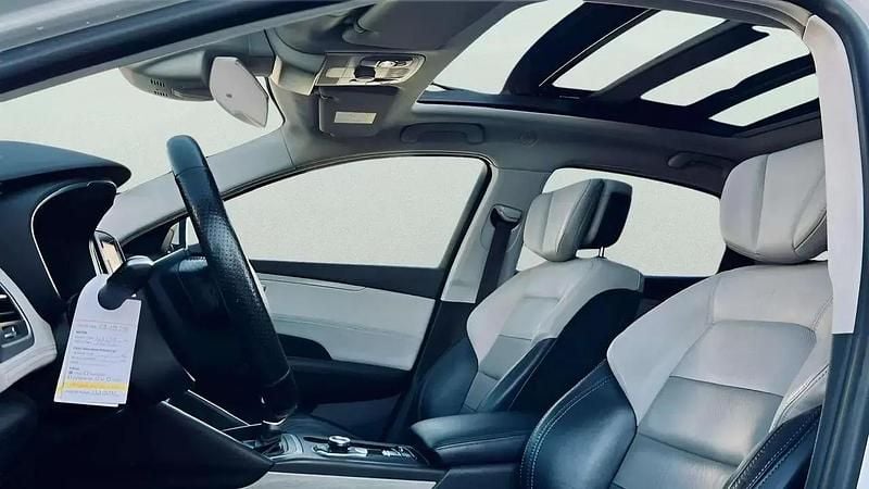 Usado Renault Talisman Initiale Paris 160 HP (117 kW) 2018 Branco Sedan