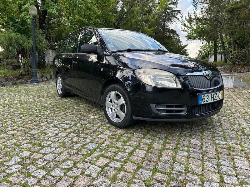 Usado 2009 Skoda Fabia Sedan | € 3.500 - Imagem 1/4