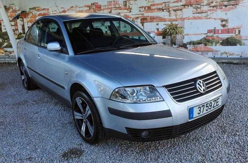 Cinzento (metalizado) Usado 2001 VW Passat | € 4.650 - Imagem 1/4