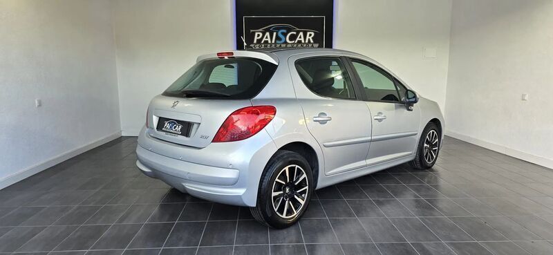 Usado Peugeot 207 Sport 95 HP (69 kW) 2009 Cinzento Citadino