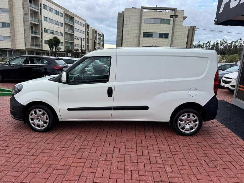 Usado Fiat Doblò 95 HP (69 kW) 2021 Branco Monovolume