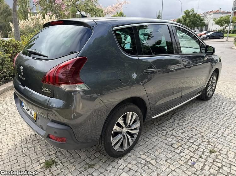 Cinza Usado 2014 Peugeot 3008 Style SUV | € 8.990 - Imagem 1/1