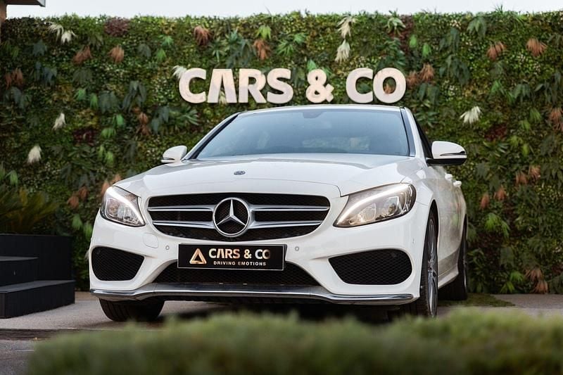 Branco Usado 2017 Mercedes C180 AMG line Sedan | € 24.900 - Imagem 1/4