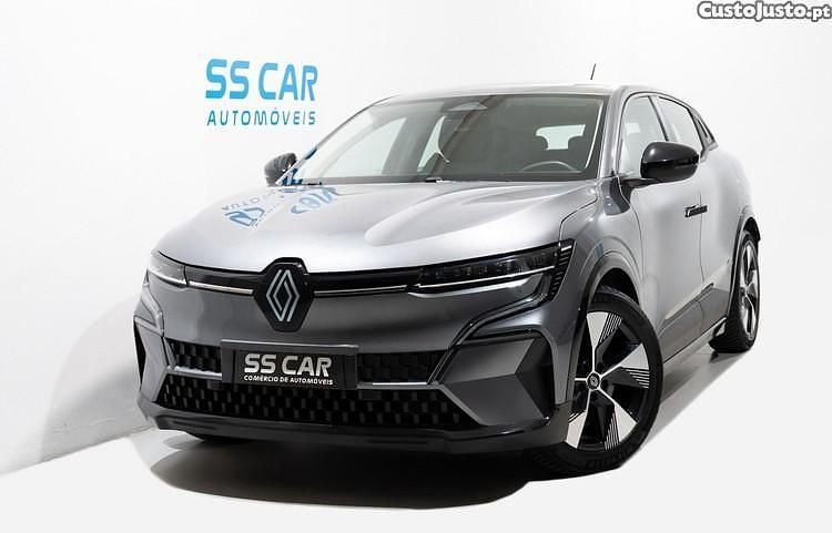 Cinza Usado 2022 Renault Mégane Equilibre SUV | € 23.850 (Preço justo) - Imagem 1/1