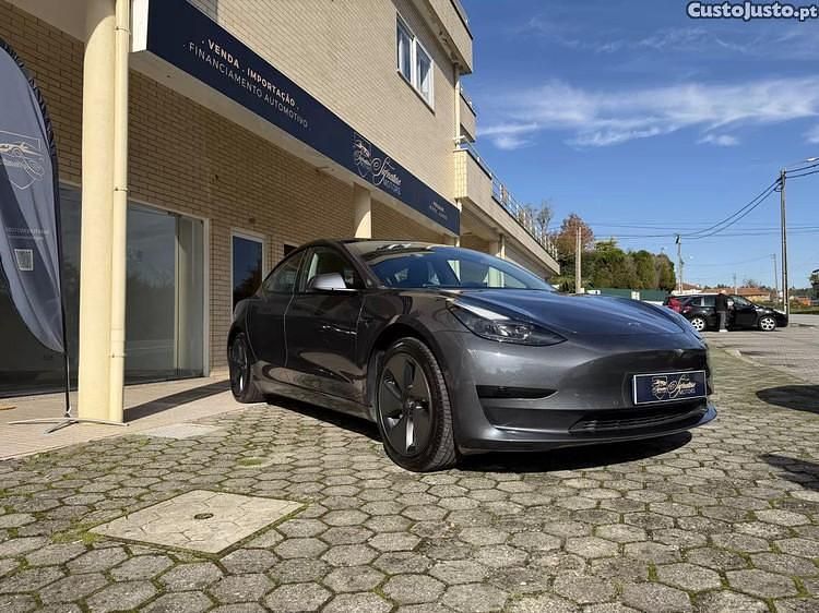 Cinza Usado 2022 Tesla Model 3 Standard Range Plus Sedan | € 29.900 (Preço justo) - Imagem 1/1