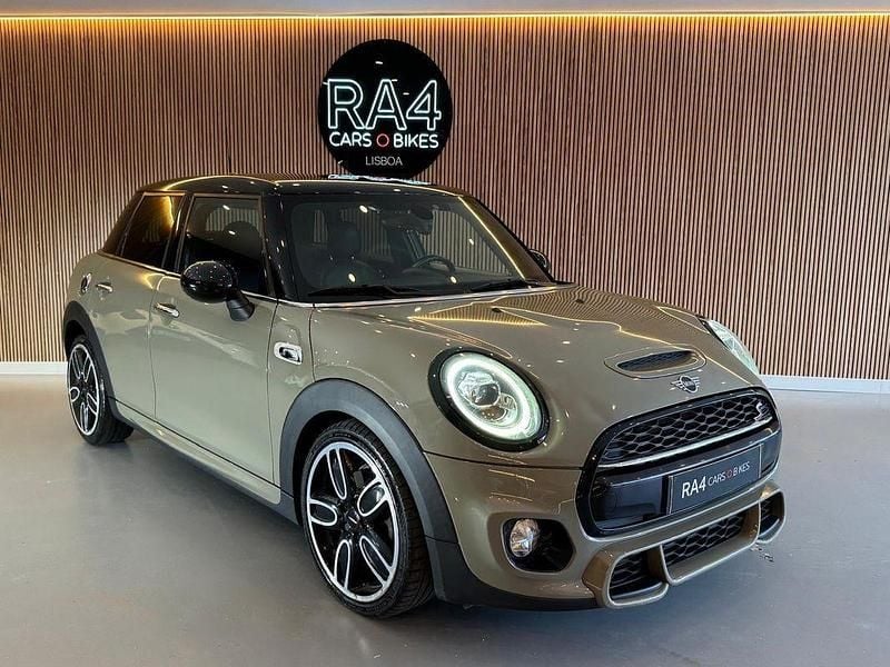 Cinza Usado 2019 Mini Cooper SD Citadino | € 25.990 (Preço justo) - Imagem 1/4