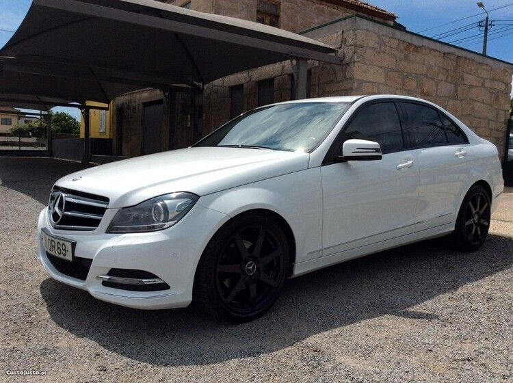 Branco Usado 2012 Mercedes C250 Avantgarde Sedan | € 14.999 (Preço justo) - Imagem 1/1