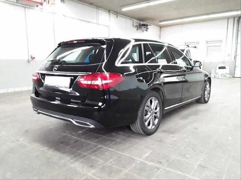 Usado Mercedes C200 136 HP (100 kW) 2017 Preto Carrinha