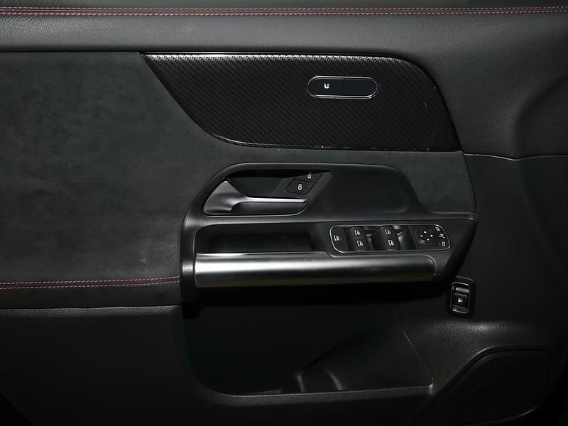 Preto Usado 2023 Mercedes GLA250 AMG SUV | € 47.900 (Super Preço) - Imagem 1/4