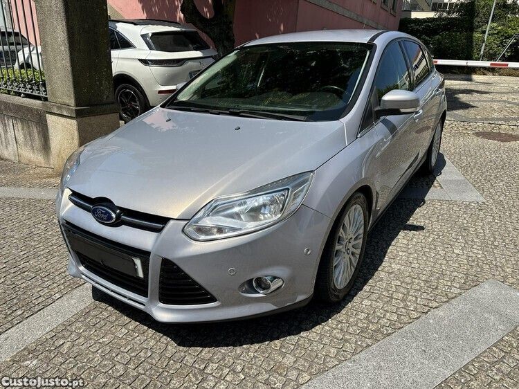 Cinza Usado 2012 Ford Focus Titanium Citadino | € 8.450 (Preço justo) - Imagem 1/1