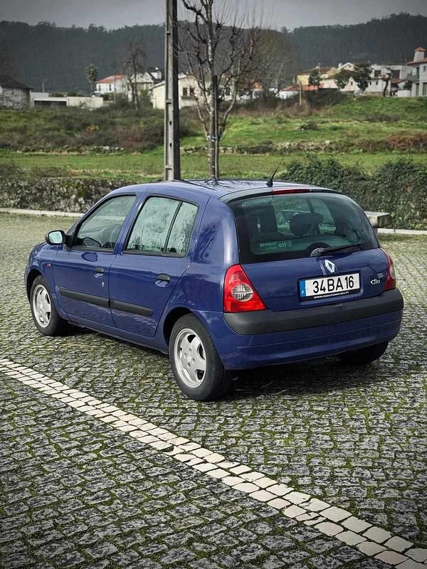 Usado Renault Clio II 80 HP (58 kW) 2002 Azul