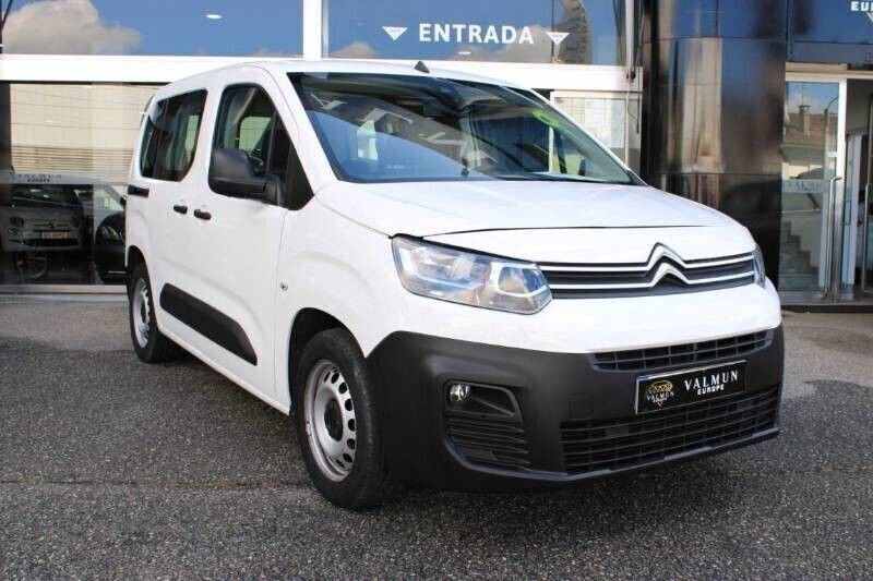 Branco Usado 2021 Citroën Berlingo Live Monovolume | € 20.900 - Imagem 1/4