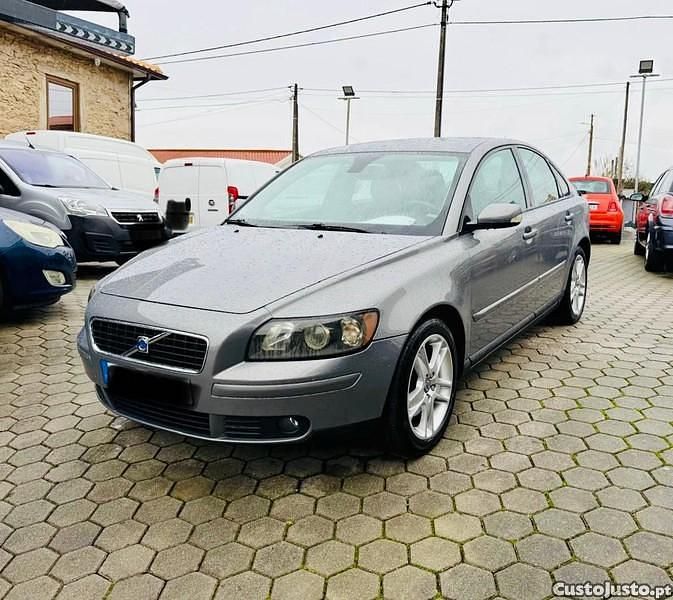 Usado Volvo S40 136 HP (100 kW) 2007 Cinza Sedan