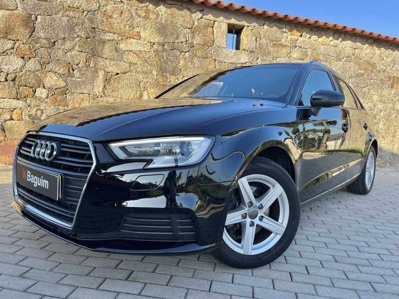 Usado Audi A3 Design 116 HP (85 kW) 2017 Preto
