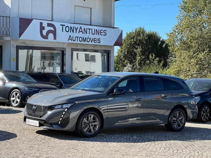 Cinzento Usado 2024 Peugeot 308 | € 19.900 - Imagem 1/4