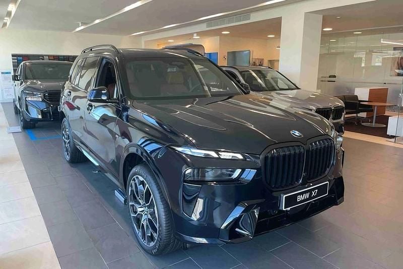 Preto Novo 2025 BMW X7 Comfort Edition SUV | € 161.000 - Imagem 1/4
