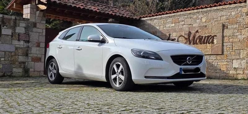 Branco Usado 2014 Volvo V40 | € 12.500 (Preço justo) - Imagem 1/4