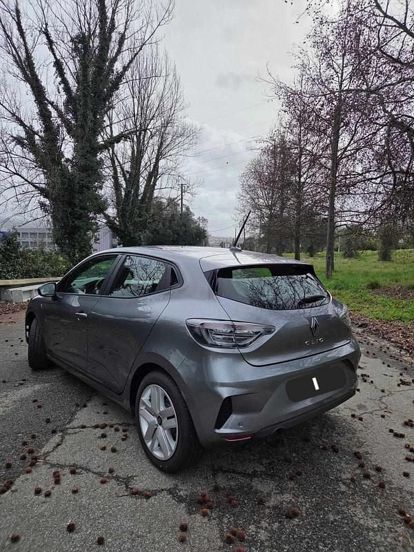 Usado Renault Clio V 90 HP (66 kW) 2025 Cinzento