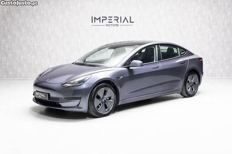 Branco Usado 2021 Tesla Model 3 Standard Range Plus Sedan | € 26.950 (Preço elevado) - Imagem 1/1