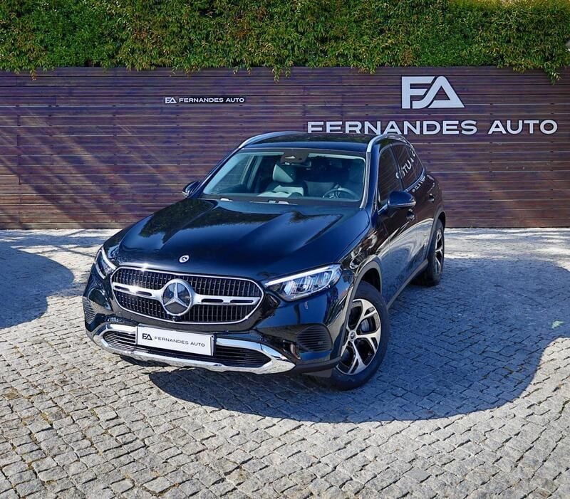 Preto Usado 2025 Mercedes GLC300 SUV | € 64.900 - Imagem 1/4