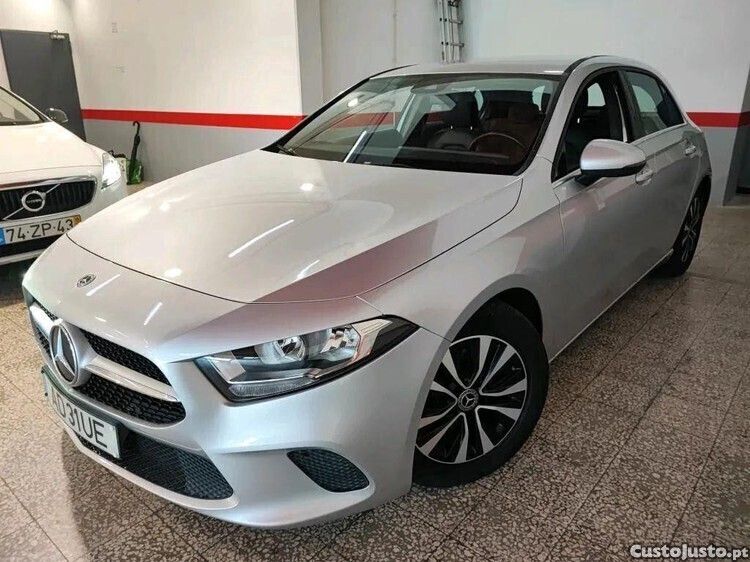 Cinza Usado 2020 Mercedes A180 Business Citadino | € 25.400 (Preço justo) - Imagem 1/1