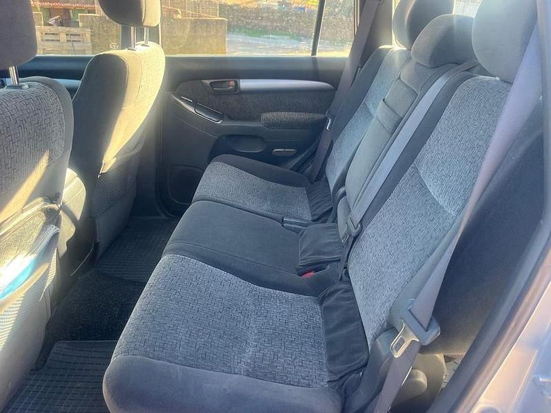 Usado Toyota Land Cruiser 173 HP (127 kW) 2009 Sedan