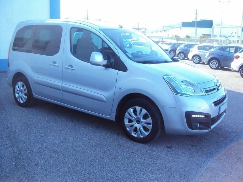 Cinzento Usado 2016 Citroën Berlingo Monovolume | € 16.950 - Imagem 1/4